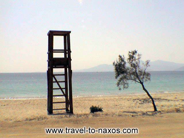 LIFEGUARD TOWER - The lifeguard tower and a tree in Plaka beach in Naxos