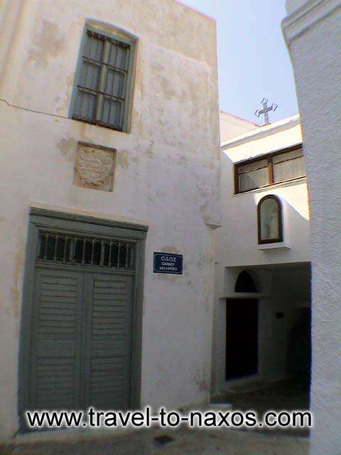 ARCHAEOLOGICAL MUSEUM - The archaeological museum of Naxos is accomodated in the building of the old Commercial School of Jesuit.