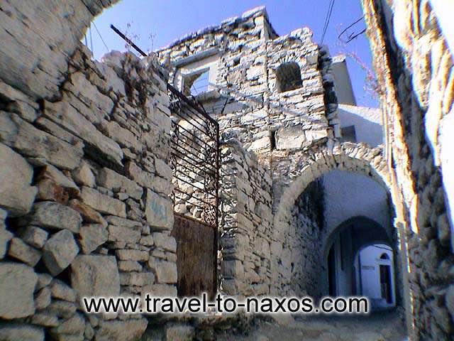 Apiranthos impress every visitor with the mediaeval architecture of the settlement. NAXOS PHOTO GALLERY - NARROW STREET