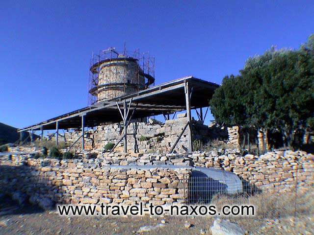 CHIMAROS TOWER - Chimarros tower is a circular marble building.