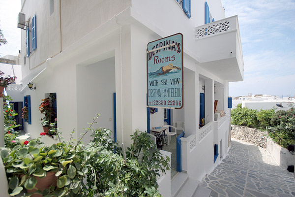 DESPINAS ROOMS IN  Castle Town - Naxos
