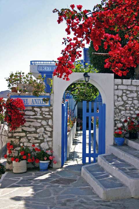 The entrance from the narrow pathways of Naxos Chora castle CLICK TO ENLARGE