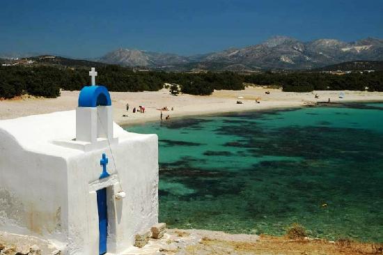 A spot of white in the turquoise waters of the Aegean Sea, the island of Naxos is a unique blend of ancient ruins and beach culture. The largest of the Cycladic Islands, Naxos is the childhood home of none other than Zeus, king of the gods. Upon arrival in Naxos, hike over a causeway to Palatia, where the Portara, a stone gateway to an ancient temple that no longer exists, stands alone, the symbol of the island. At sunset, the views of the island, and the sea beyond, are breathtaking.<br><br>

Tripadvisor Traveller's Choise 2013 - <a href=http://www.tripadvisor.com/TravelersChoice-Islands-cTop-g4 target=_blank>Top 10 islands Europe</a>